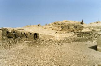 Poor Coptic houses north of Sennufer 1999 001